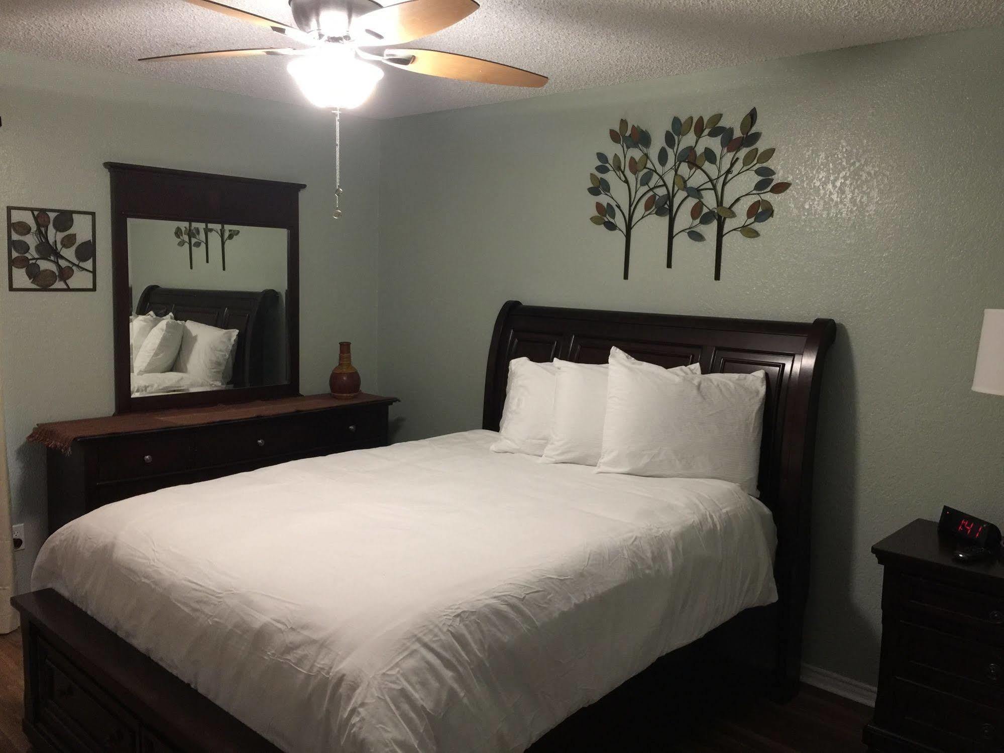 Four Horseman Travel Lodge Pilot Point Екстер'єр фото