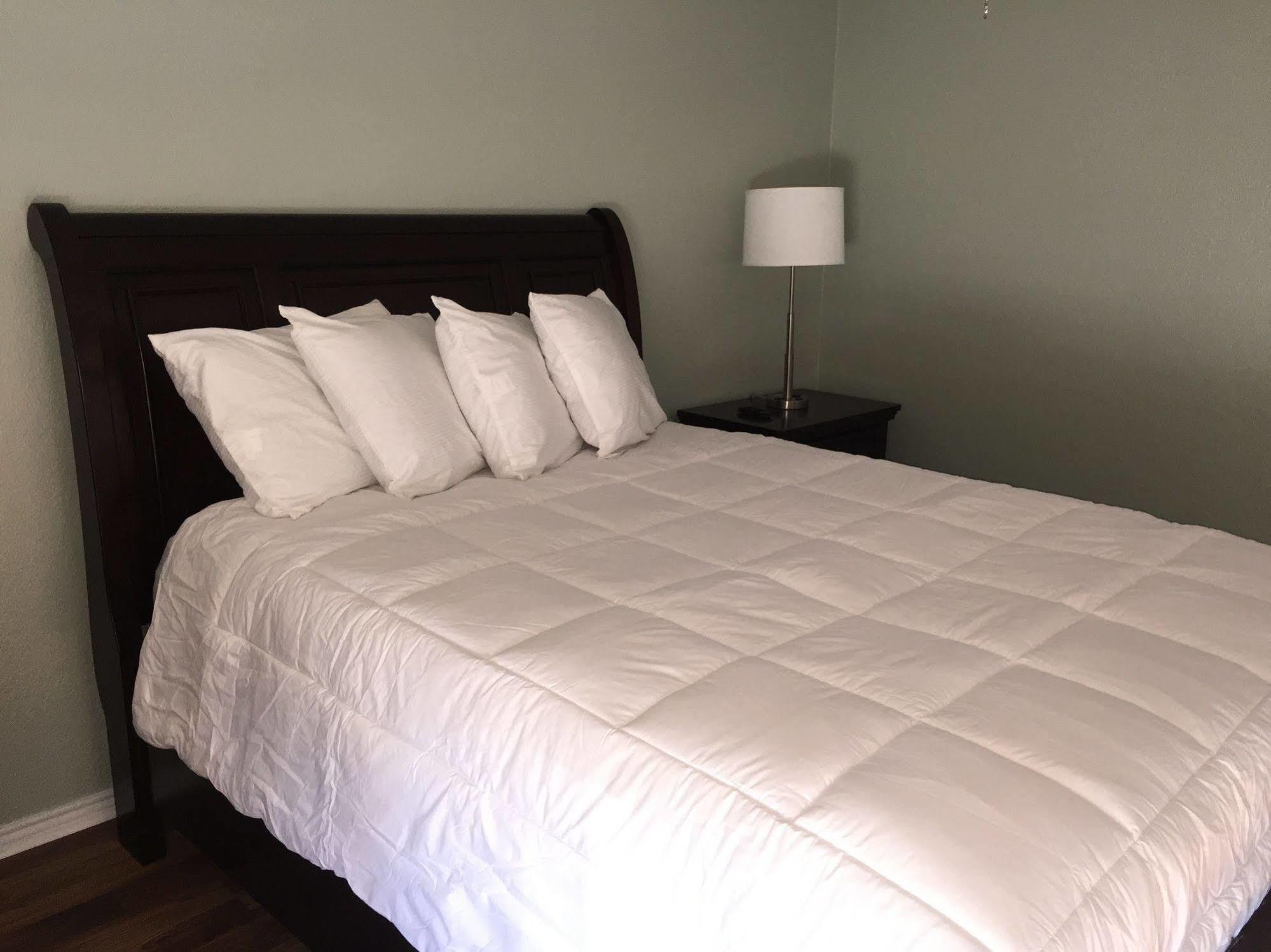 Four Horseman Travel Lodge Pilot Point Екстер'єр фото